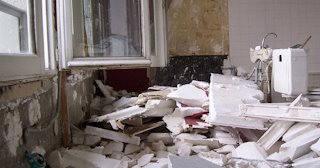 Демонтаж хрущевки в Барабинске - удаление старых полов и стен по выгодной цене от 1733 рублей.